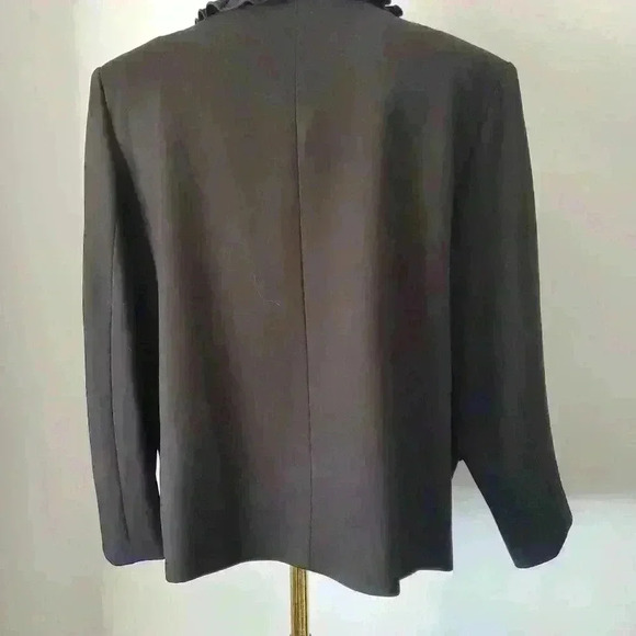 Pink Tartan blazer top  with ruffles and faux pearl buttons. Size xxl - Picture 5 of 8
